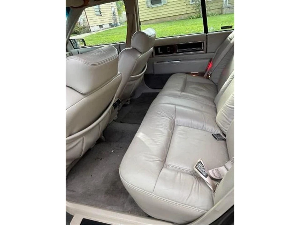 1993 Cadillac DeVille 6th Gen - Image 3 of 17