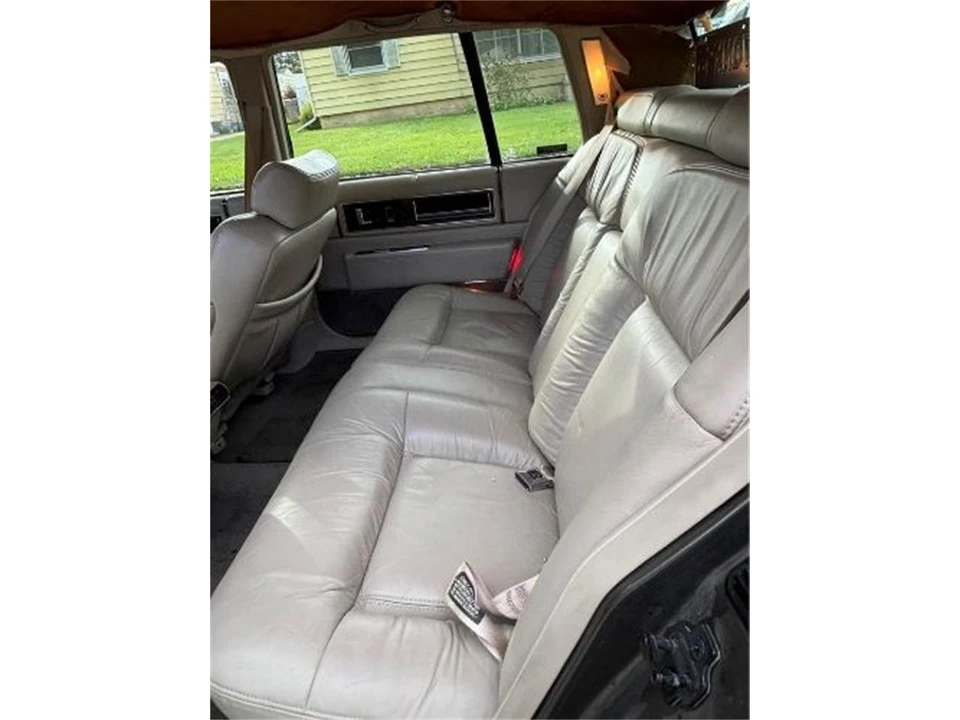 1993 Cadillac DeVille 6th Gen - Image 2 of 17