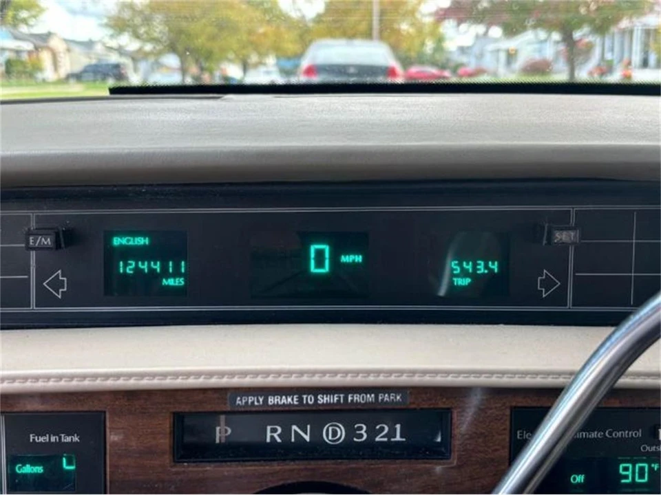 1993 Cadillac DeVille 6th Gen - Image 8 of 17
