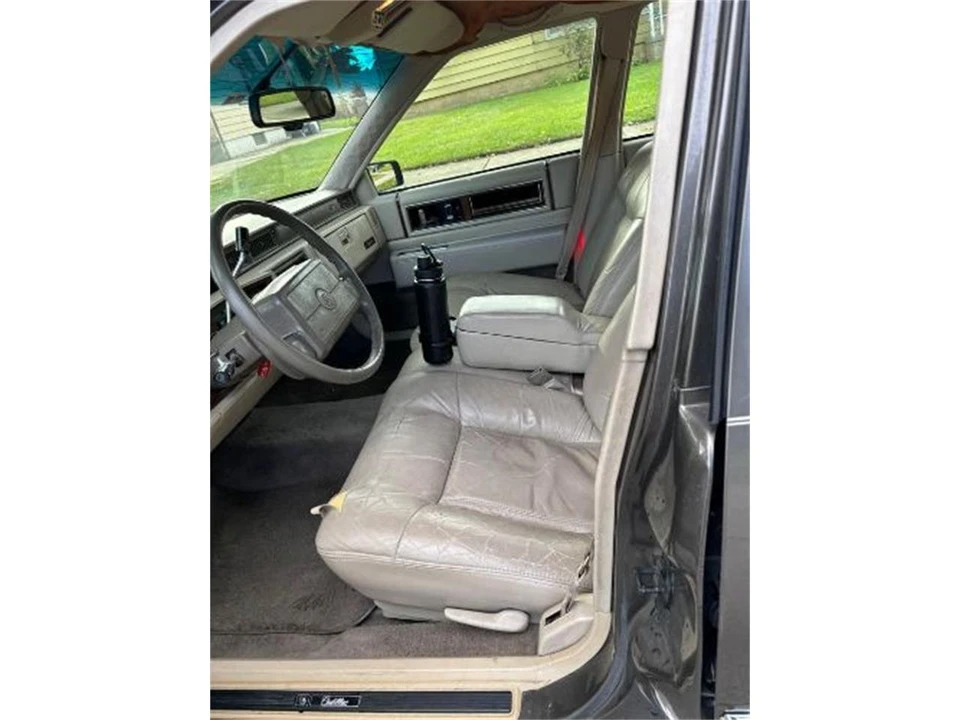 1993 Cadillac DeVille 6th Gen - Image 5 of 17