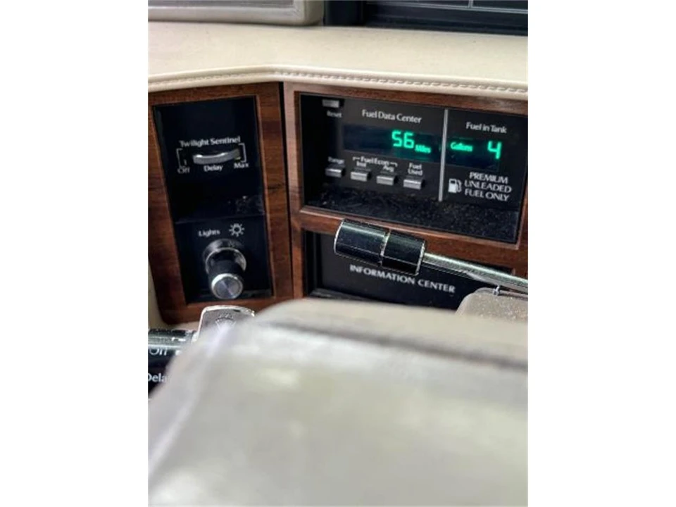 1993 Cadillac DeVille 6th Gen - Image 6 of 17