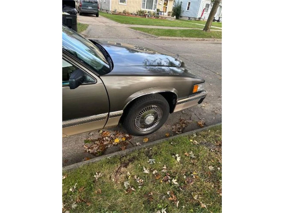 1993 Cadillac DeVille 6th Gen - Image 11 of 17