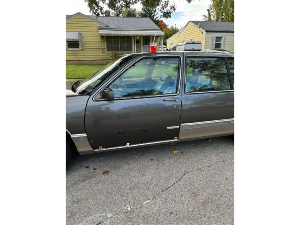 1993 Cadillac DeVille 6th Gen - Image 16 of 17