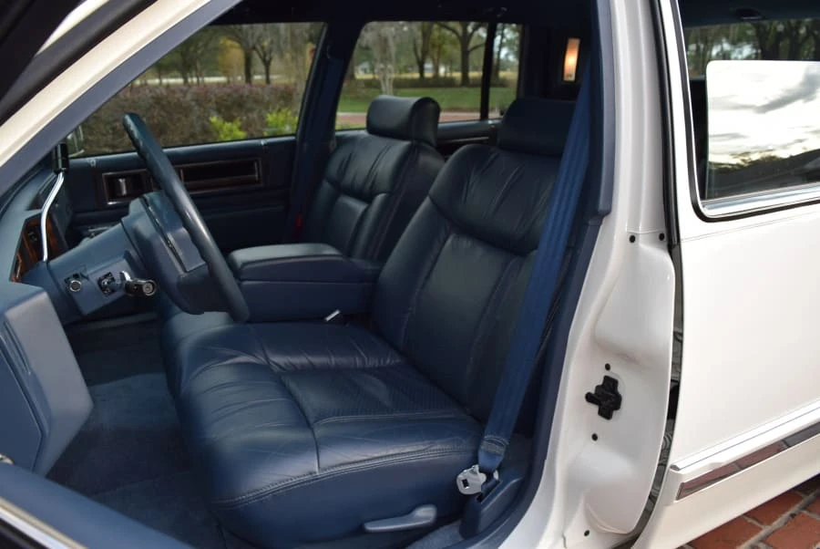 1993 Cadillac DeVille 6th Gen - Image 5 of 12