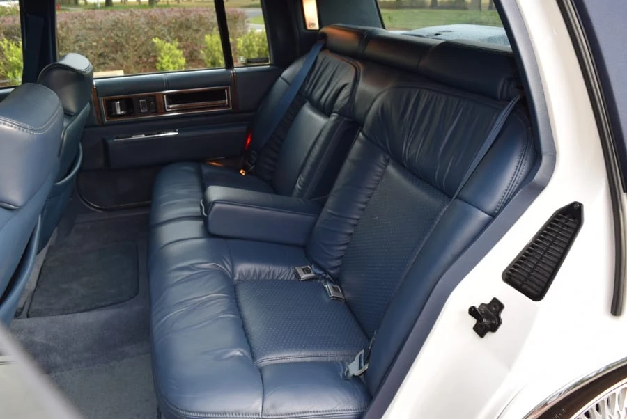 1993 Cadillac DeVille 6th Gen - Image 6 of 12