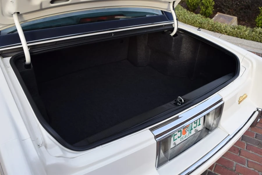 1993 Cadillac DeVille 6th Gen - Image 8 of 12