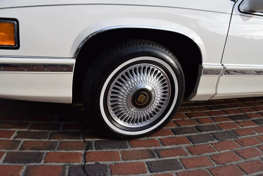1993 Cadillac DeVille 6th Gen - Image 9 of 12