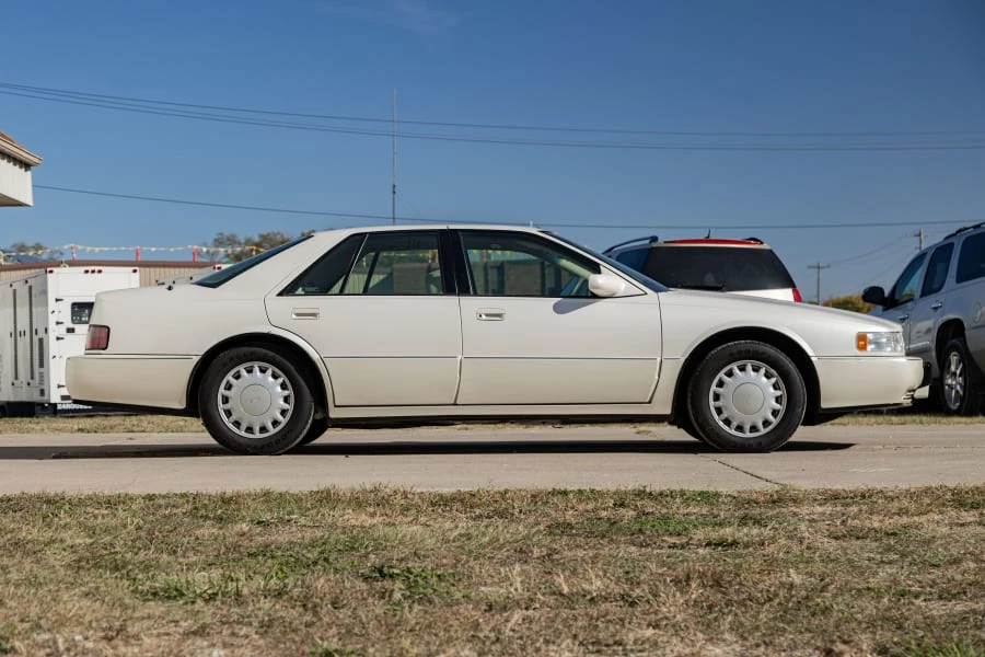 1993 Cadillac Seville - Image 2 of 31