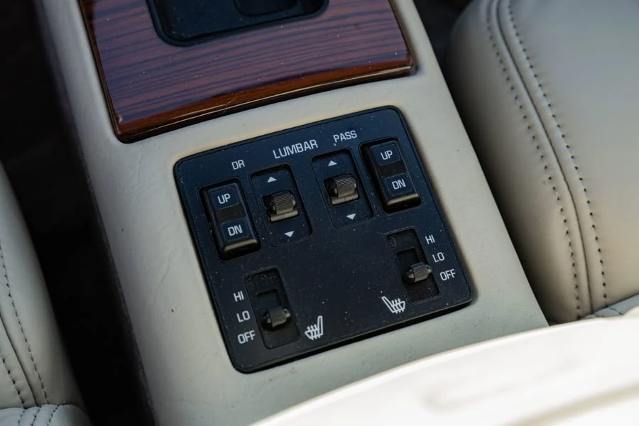 1993 Cadillac Seville - Image 24 of 31