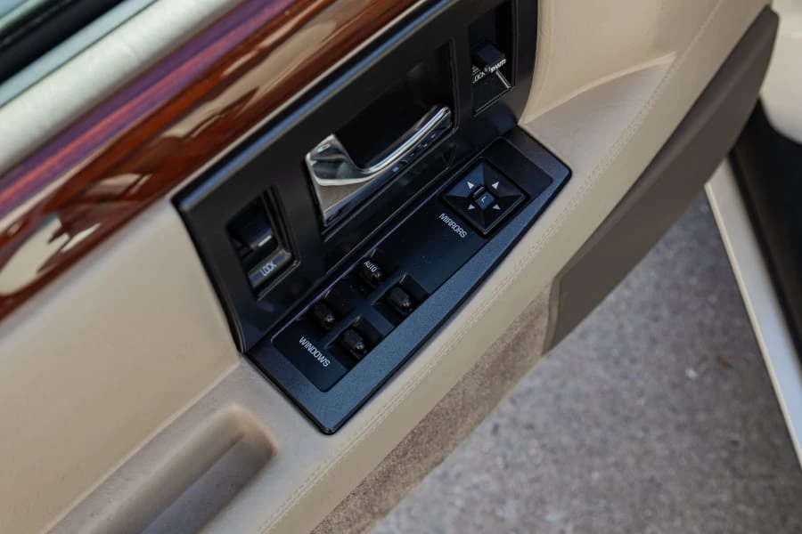 1993 Cadillac Seville - Image 18 of 31