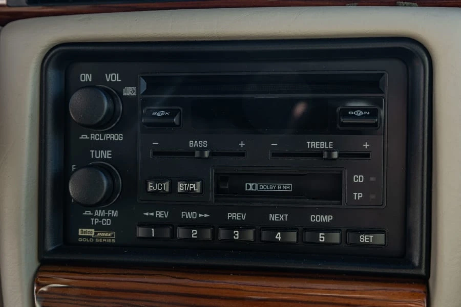 1993 Cadillac Seville - Image 15 of 31