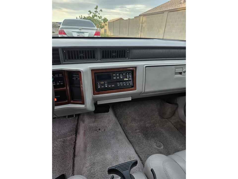 1993 Cadillac Sixty Special - Image 10 of 13