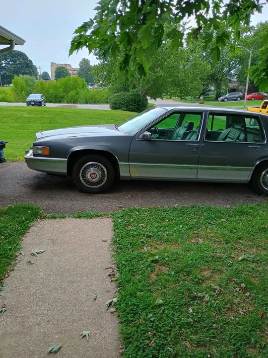 1993 Cadillac DeVille 6th Gen - Image 7 of 11