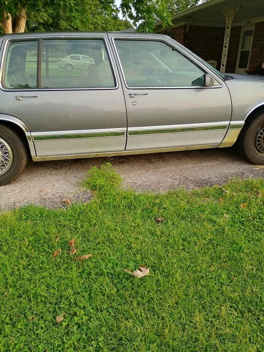 1993 Cadillac DeVille 6th Gen - Image 5 of 11