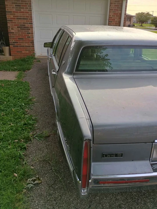 1993 Cadillac DeVille 6th Gen - Image 9 of 11