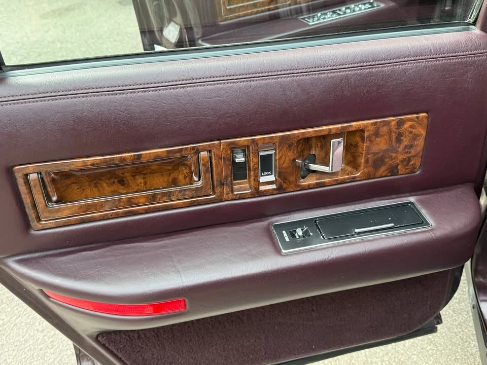 1993 Cadillac Fleetwood - Image 8 of 11