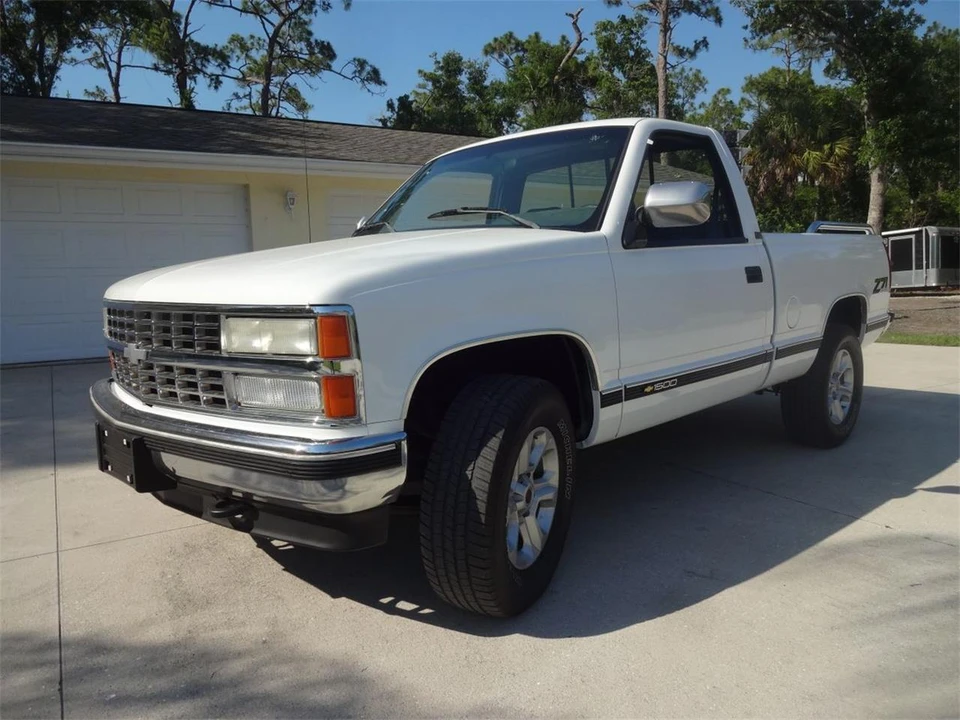 1993 Chevrolet - Image 3 of 23