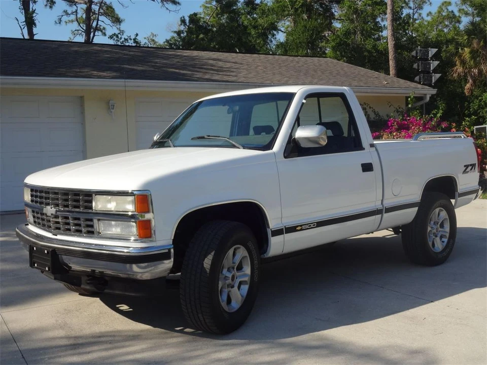 1993 Chevrolet - Image 4 of 23