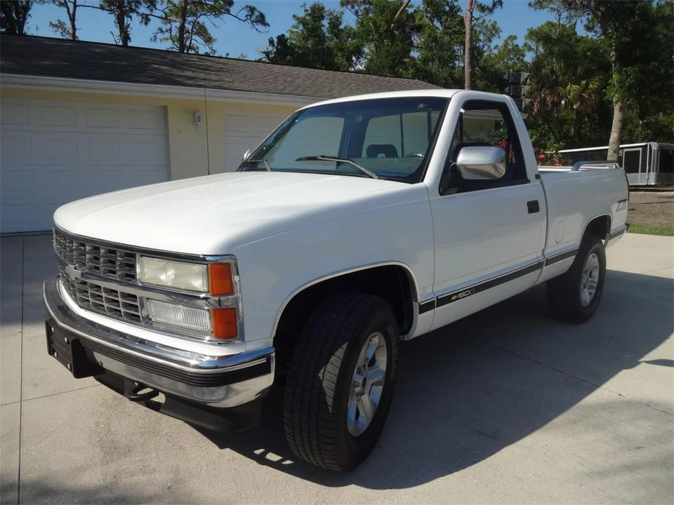 1993 Chevrolet - Image 2 of 23