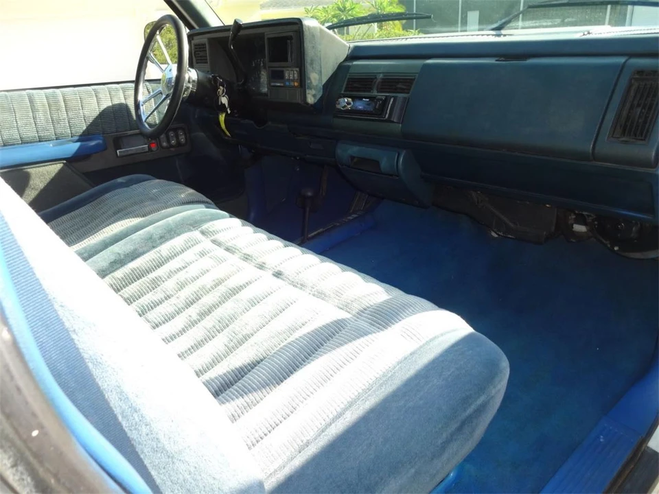 1993 Chevrolet - Image 17 of 23