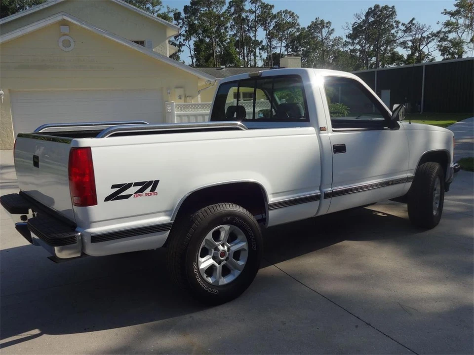 1993 Chevrolet - Image 13 of 23