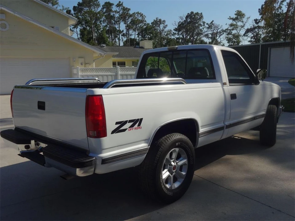 1993 Chevrolet - Image 14 of 23