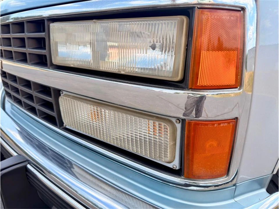 1993 Chevrolet K5 Blazer 3rd Gen - Image 10 of 31
