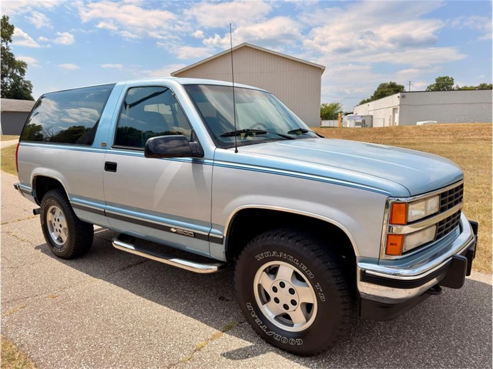 1993 Chevrolet K5 Blazer 3rd Gen - Image 11 of 31