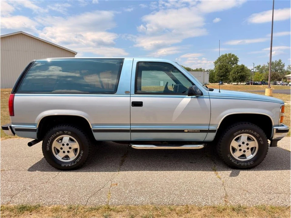 1993 Chevrolet K5 Blazer 3rd Gen - Image 12 of 31