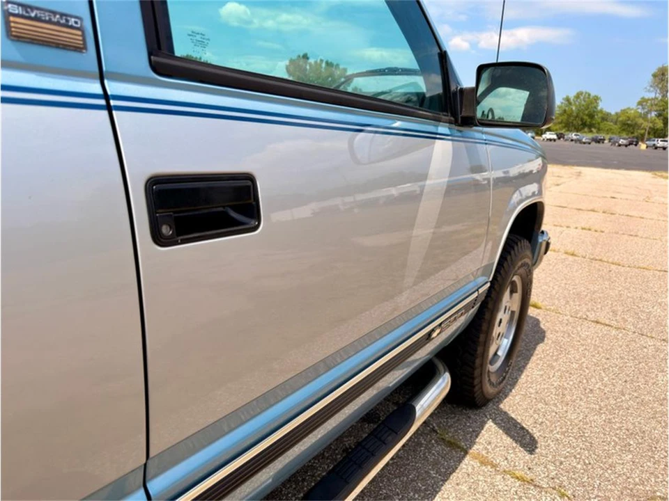 1993 Chevrolet K5 Blazer 3rd Gen - Image 24 of 31