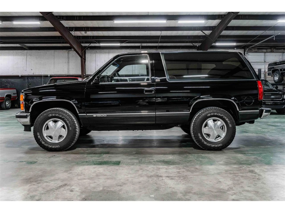 1993 Chevrolet K5 Blazer 3rd Gen - Image 2 of 22