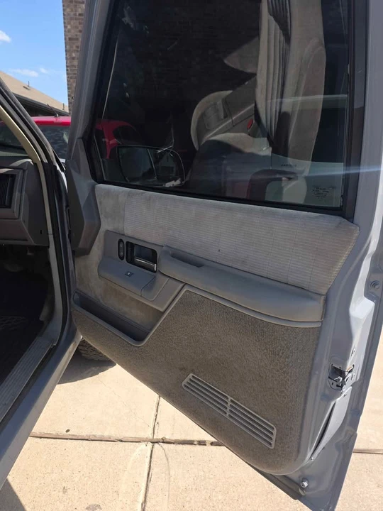 1993 Chevrolet K5 Blazer 3rd Gen - Image 6 of 9
