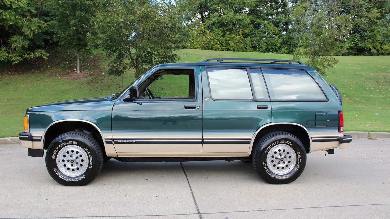 1993 Chevrolet K5 Blazer 3rd Gen - Image 2 of 31