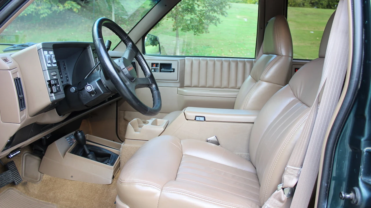 1993 Chevrolet K5 Blazer 3rd Gen - Image 4 of 31