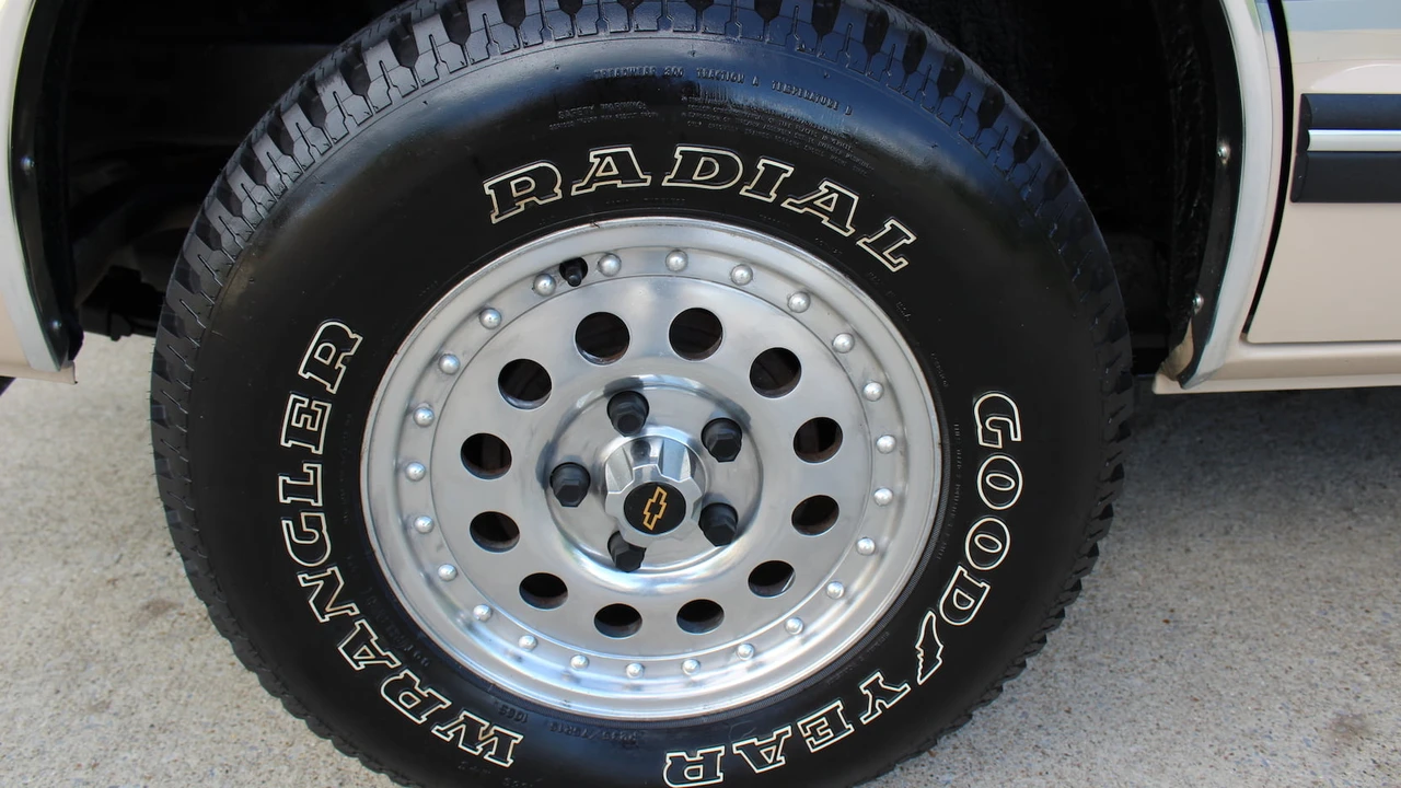 1993 Chevrolet K5 Blazer 3rd Gen - Image 19 of 31