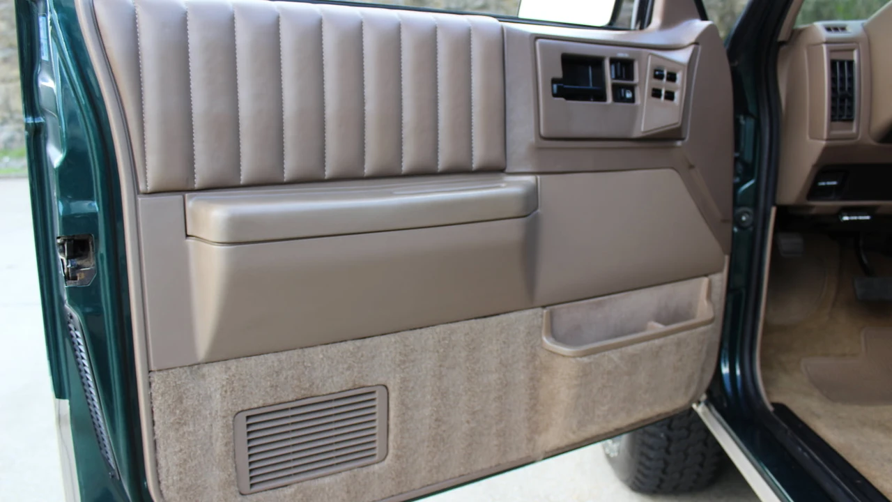 1993 Chevrolet K5 Blazer 3rd Gen - Image 25 of 31
