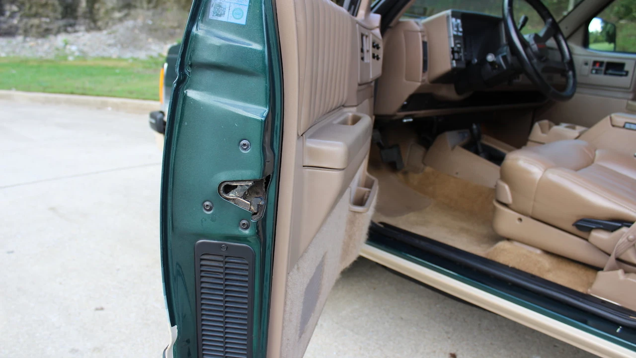 1993 Chevrolet K5 Blazer 3rd Gen - Image 26 of 31