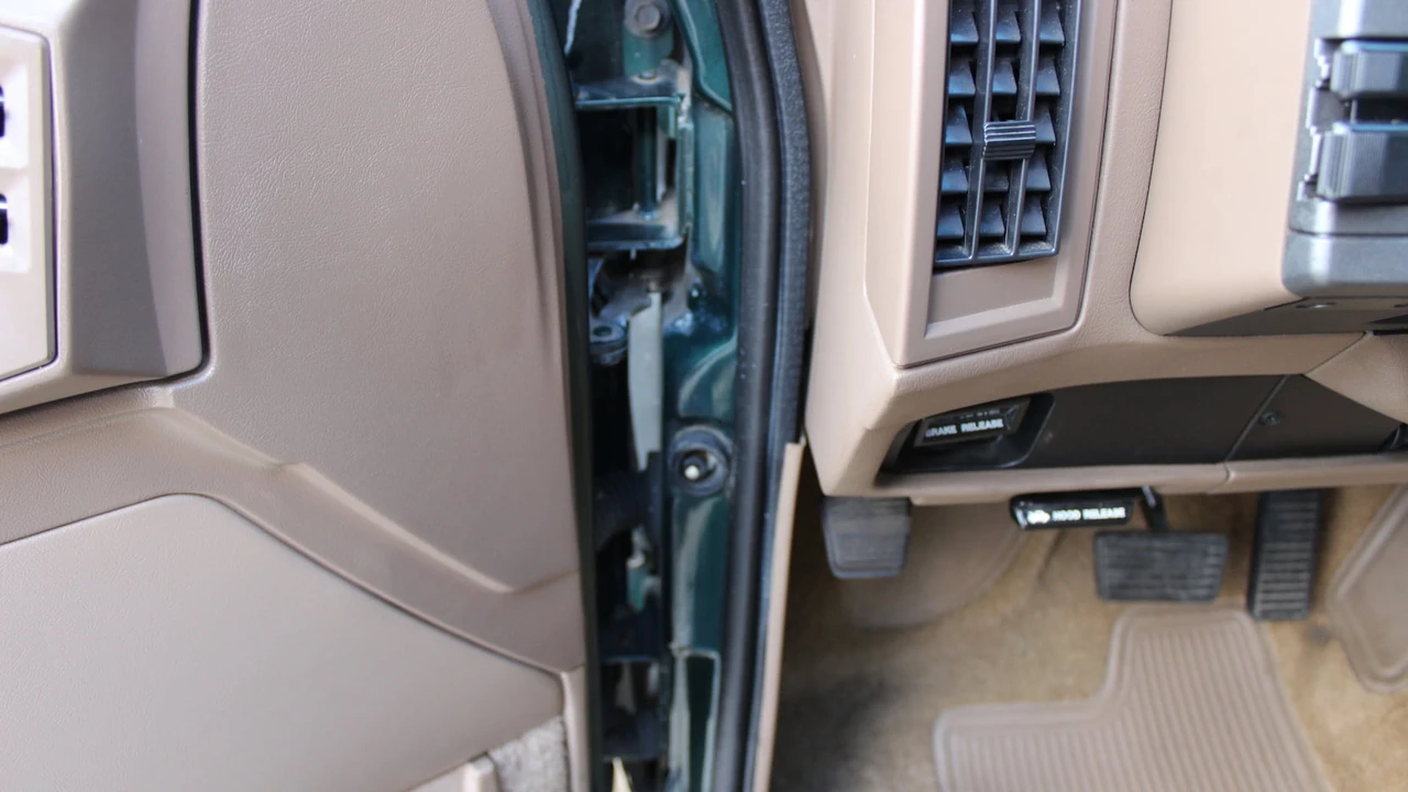 1993 Chevrolet K5 Blazer 3rd Gen - Image 28 of 31