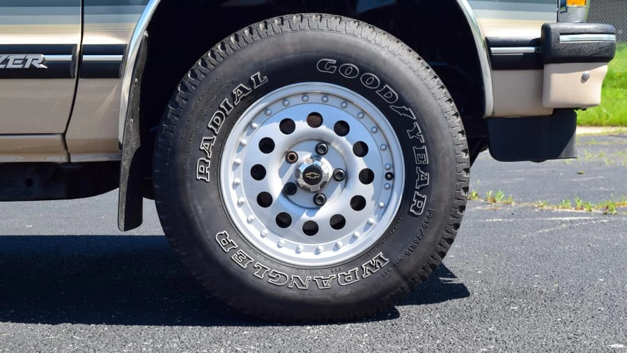 1993 Chevrolet K5 Blazer 3rd Gen - Image 14 of 29