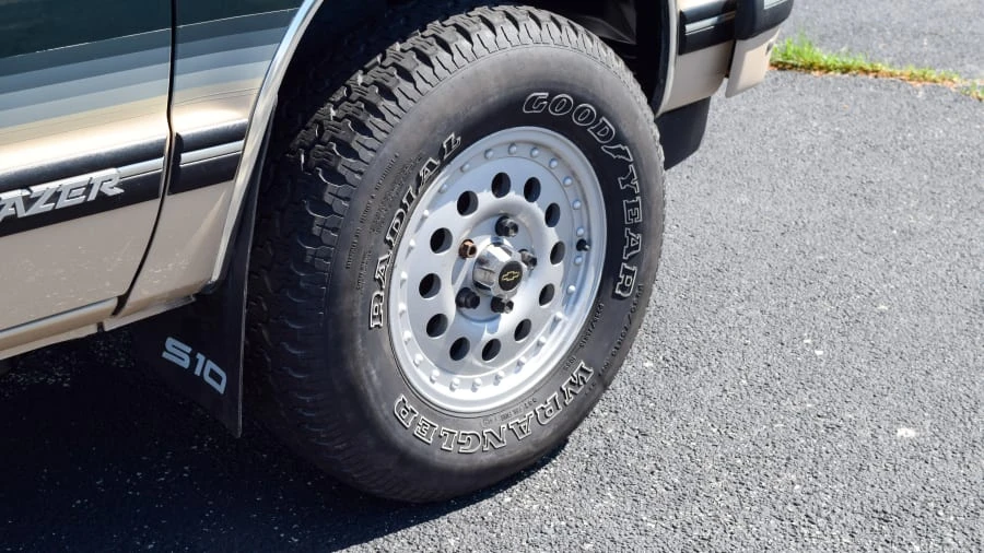 1993 Chevrolet K5 Blazer 3rd Gen - Image 13 of 29