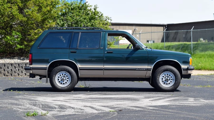 1993 Chevrolet K5 Blazer 3rd Gen - Image 2 of 29