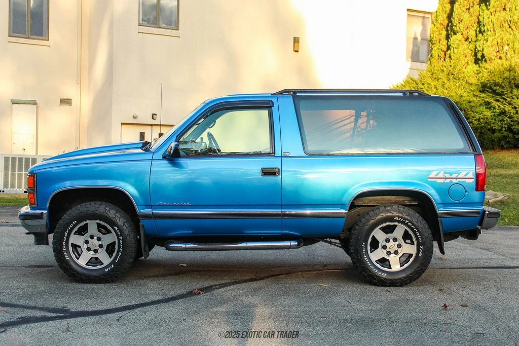 1993 Chevrolet K5 Blazer 3rd Gen - Image 3 of 12