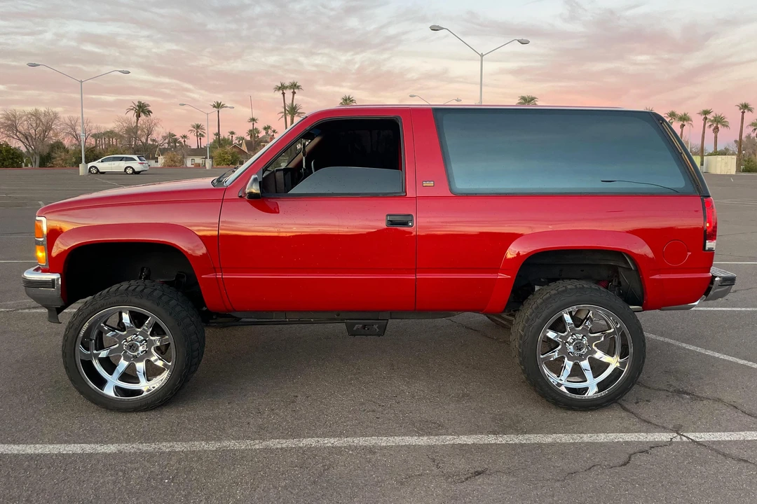 1993 Chevrolet K5 Blazer 3rd Gen - Image 3 of 31