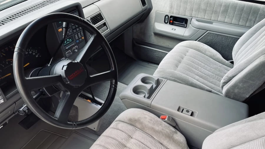 1993 Chevrolet K5 Blazer 3rd Gen - Image 4 of 31