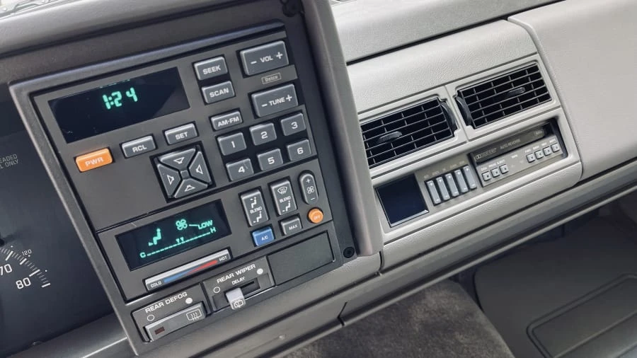 1993 Chevrolet K5 Blazer 3rd Gen - Image 19 of 31