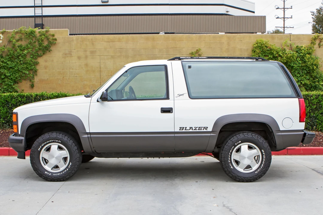 1993 Chevrolet K5 Blazer 3rd Gen - Image 3 of 31