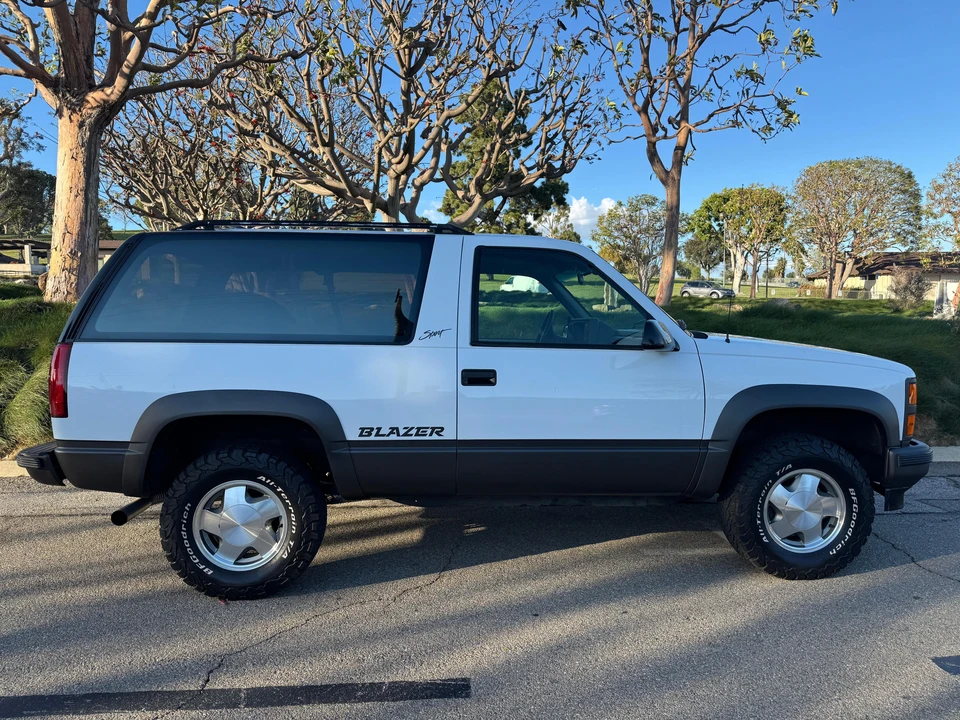 1993 Chevrolet K5 Blazer 3rd Gen - Image 10 of 31