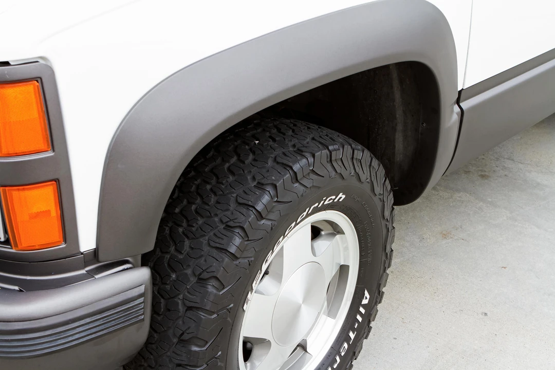 1993 Chevrolet K5 Blazer 3rd Gen - Image 18 of 31