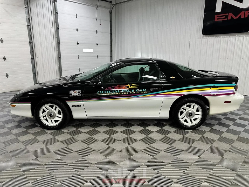 1993 Chevrolet Camaro 4th Gen - Image 2 of 31