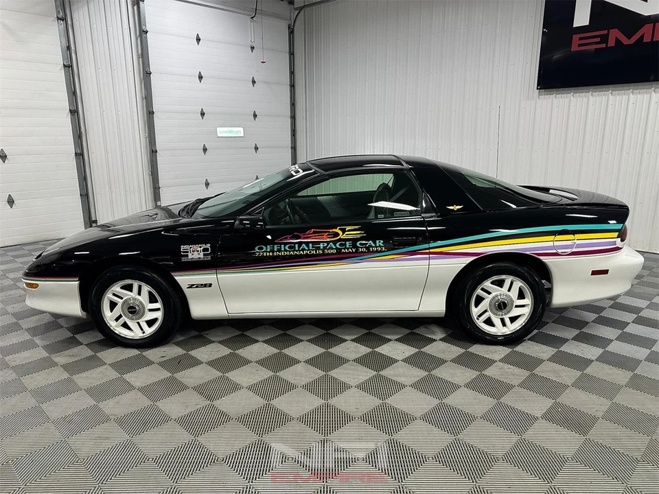 1993 Chevrolet Camaro 4th Gen - Image 2 of 31